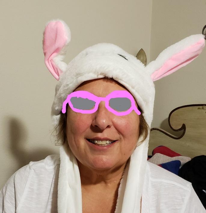 A person wearing a hat and sunglassesDescription automatically generated