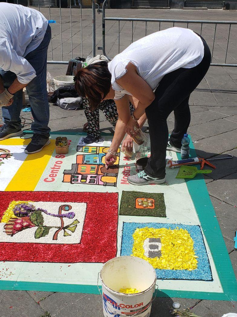 A group of people paintingDescription automatically generated with low confidence