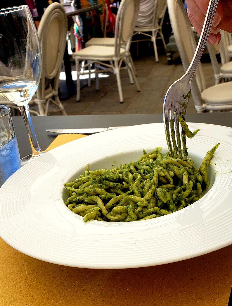 A plate of green beansDescription automatically generated with low confidence