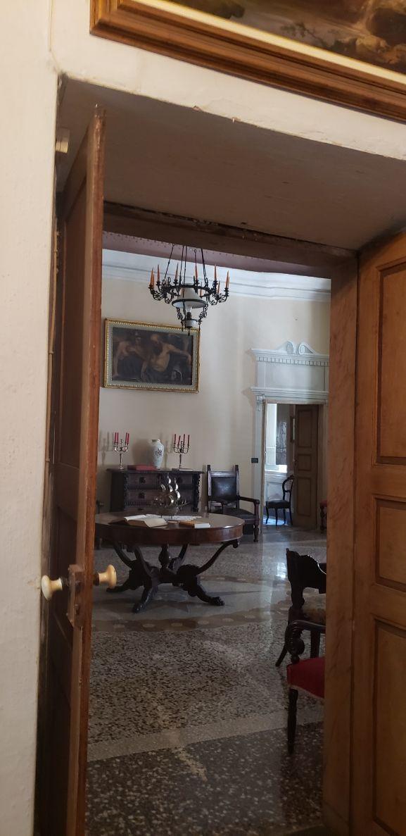 A room with a table and chairsDescription automatically generated with low confidence