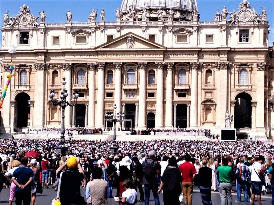 A large crowd of people outside a buildingDescription automatically generated with low confidence