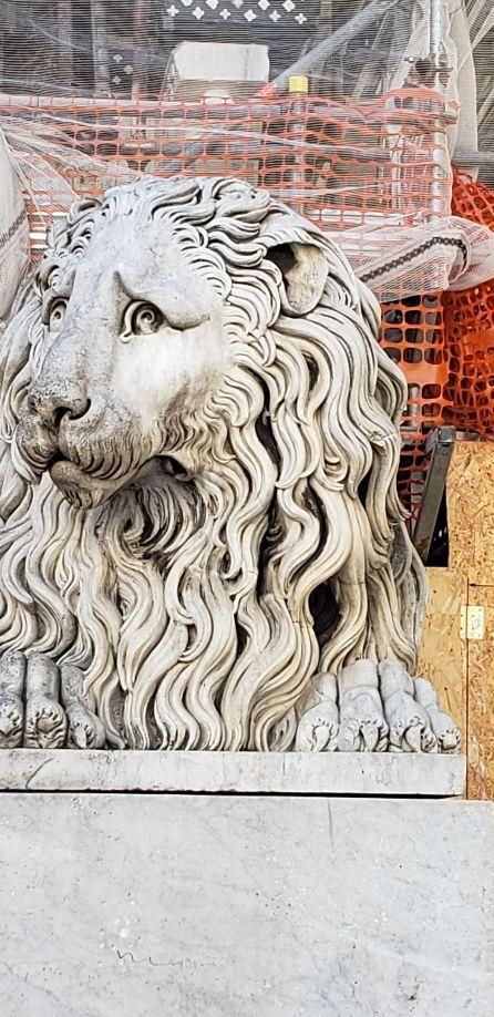 A statue of a lionDescription automatically generated