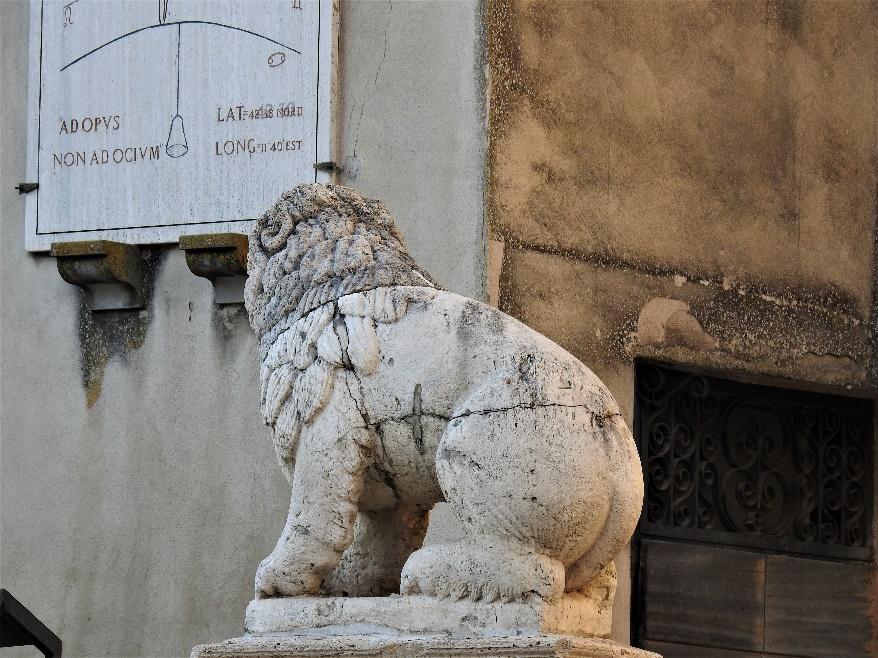 A large stone statue in front of a building
Description generated with high confidence