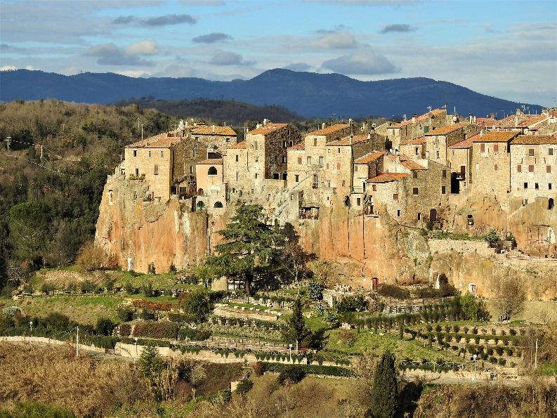 A castle with a mountain in the background
Description generated with very high confidence